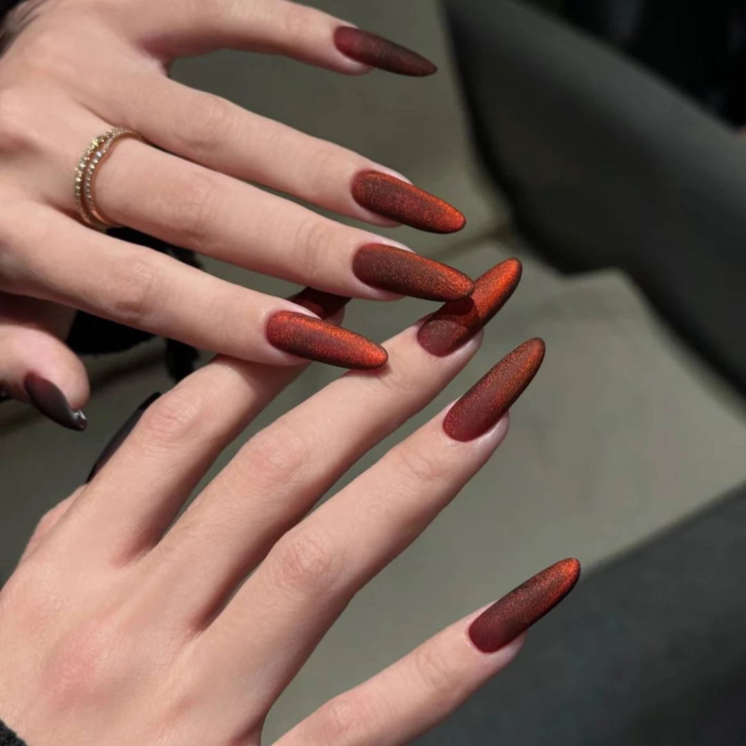 秋冬酒红车厘子磨砂猫眼穿戴甲长椭圆温柔巨显白气质丝绒美甲