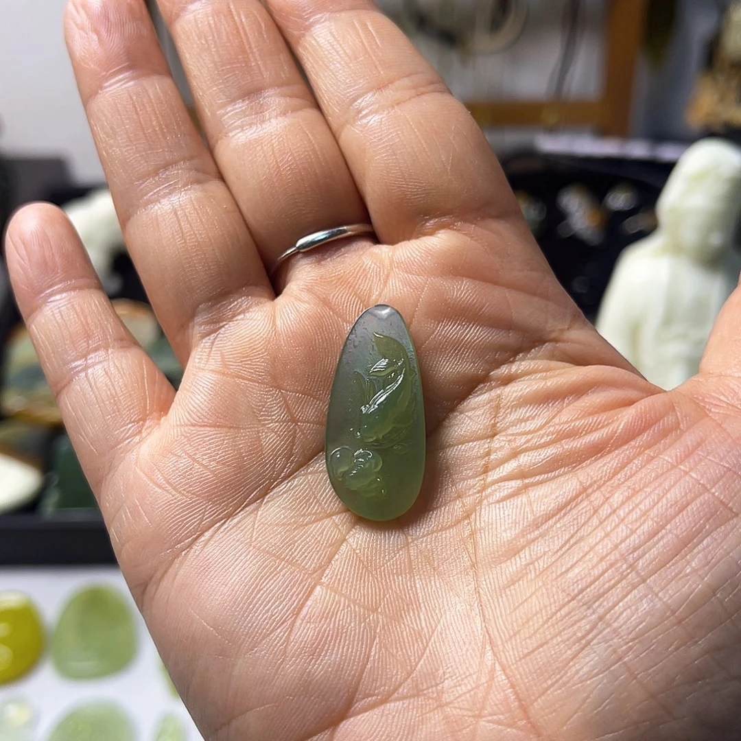 未镶嵌蛇纹石玉颈饰