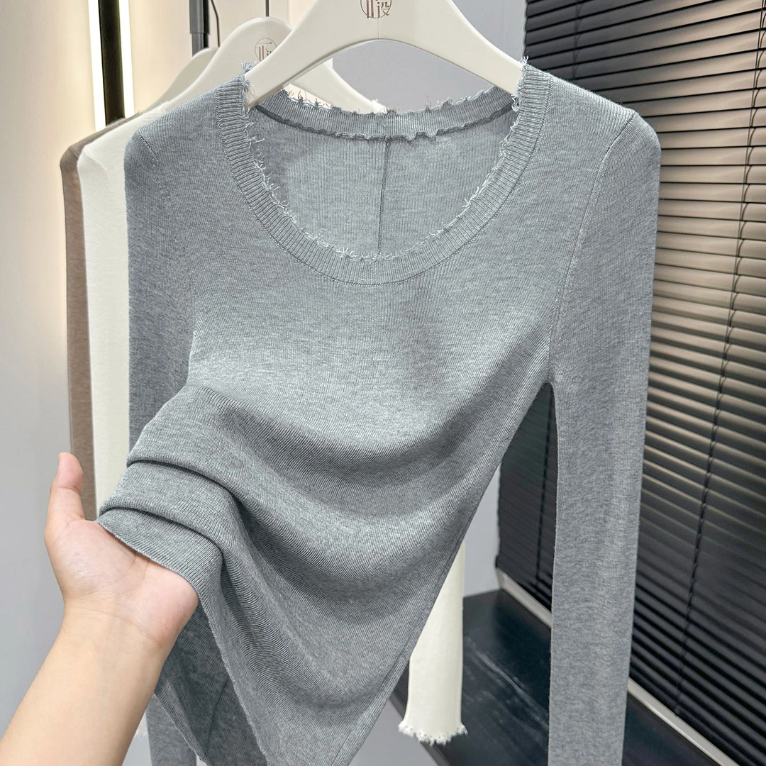 时尚灰色烂边U领套头上衣女秋冬新款长袖修身针织柔软内搭打底衫