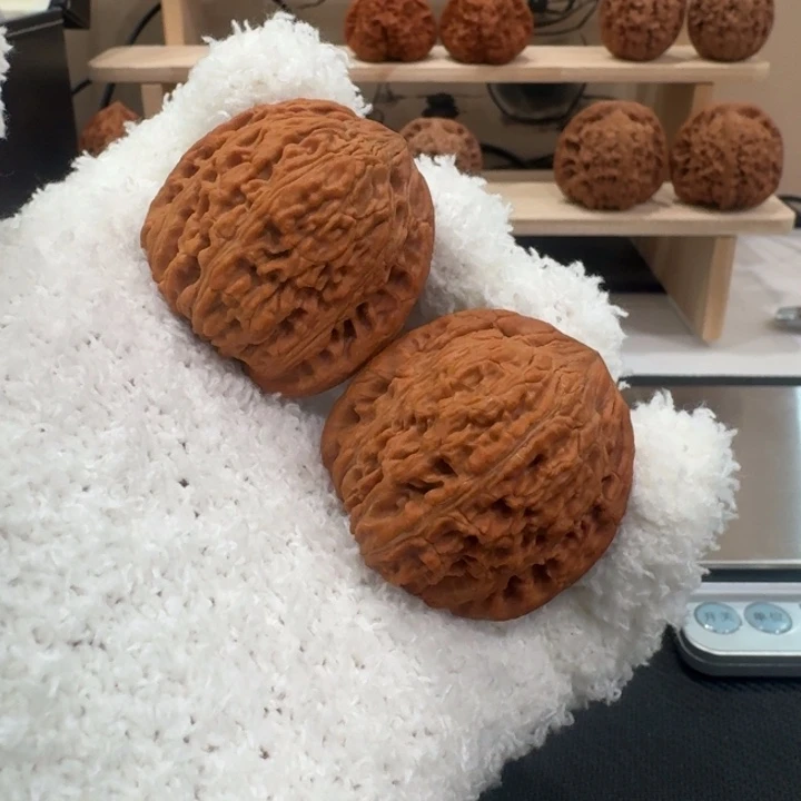 文玩核桃吊坠绣球42