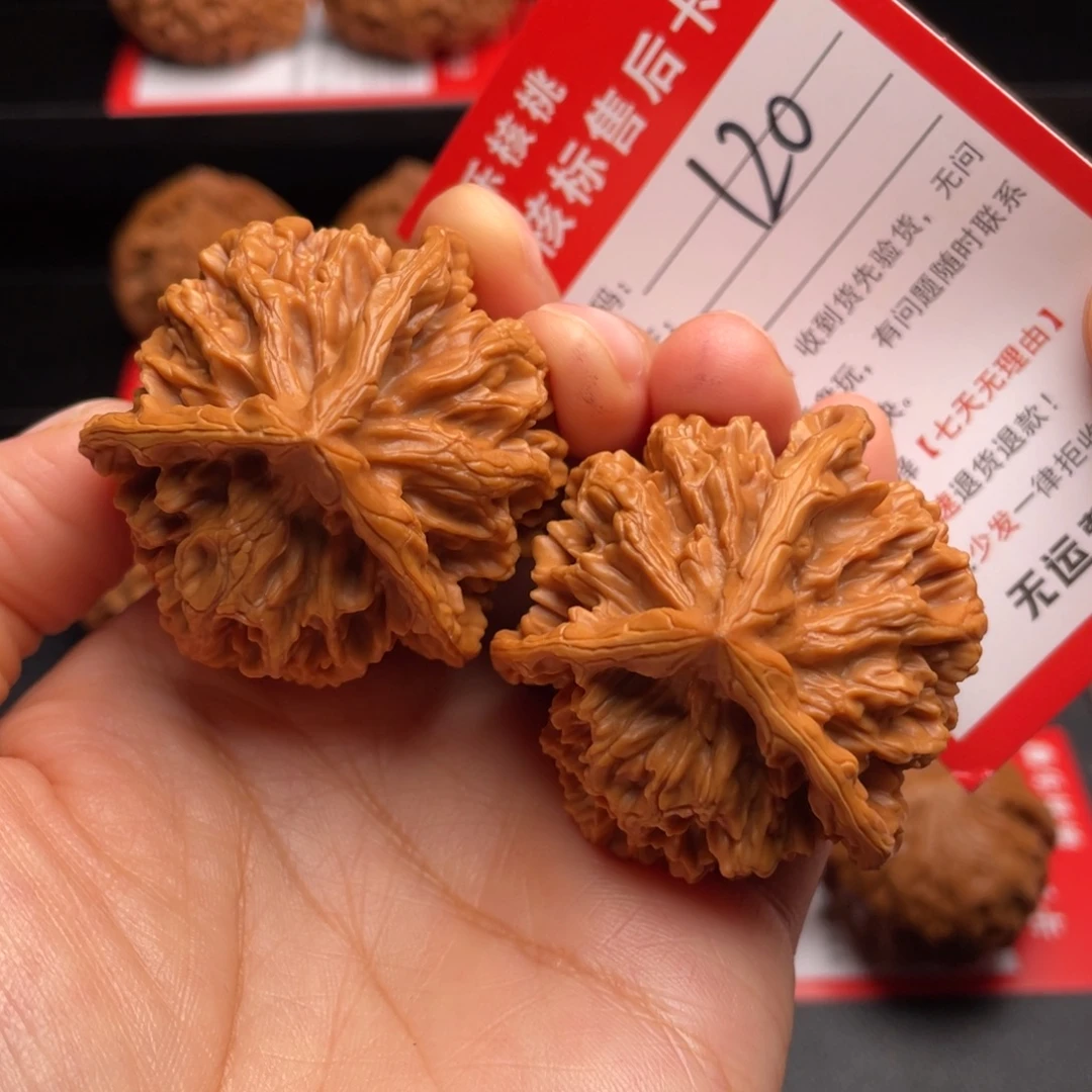 文玩核桃把件三棱正奔45尺52克