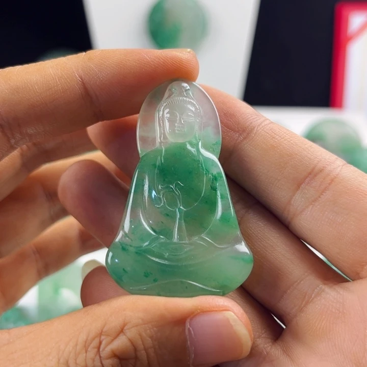 颈饰未镶嵌石英质玉