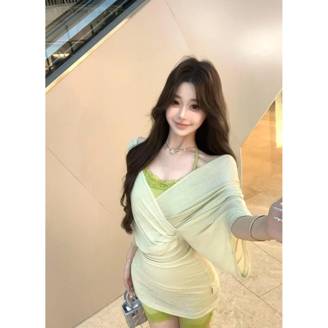 设计感修身交叉v领短袖T恤女夏季纯欲套装蕾丝拼接连短裤两件套