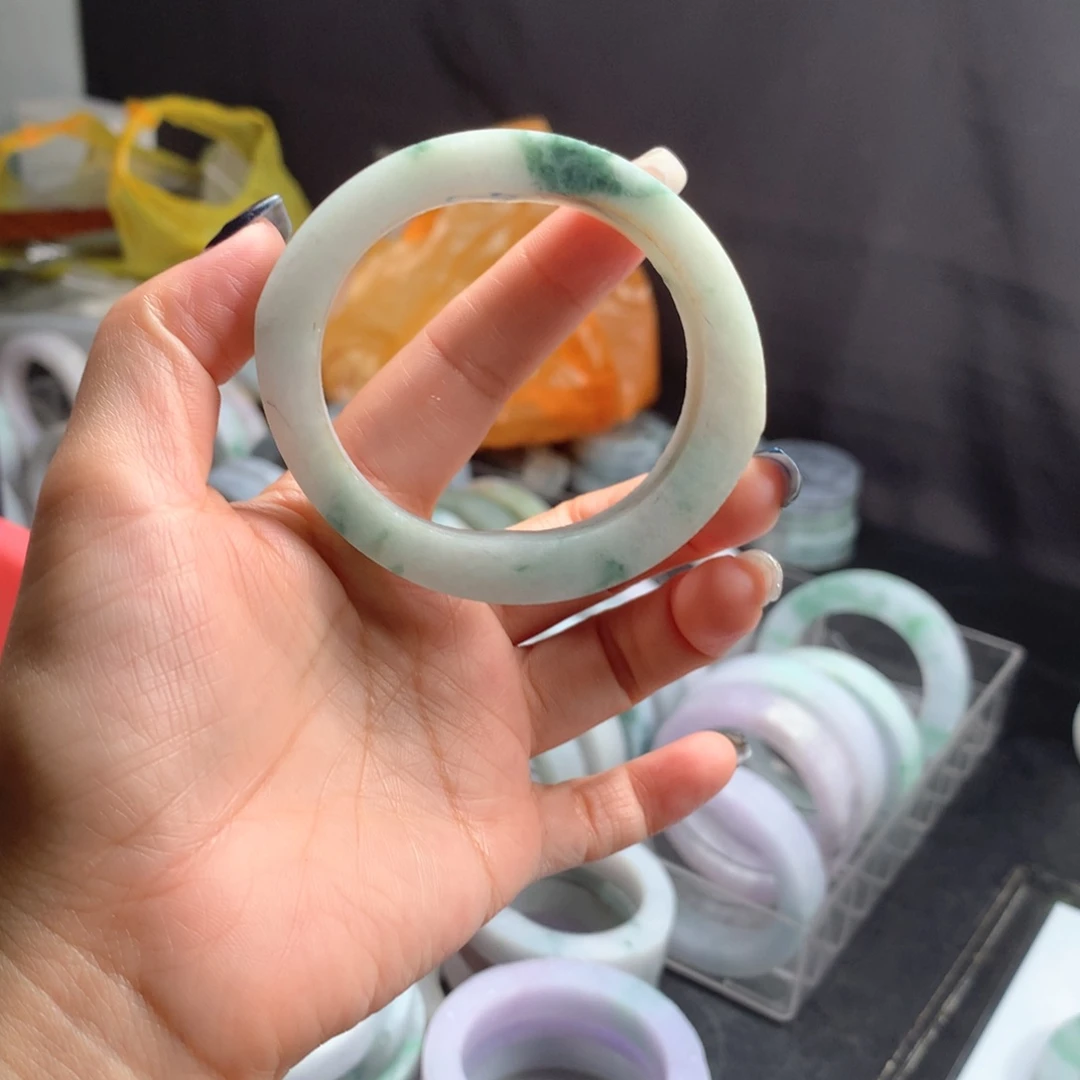 定制翡翠未镶嵌手镯