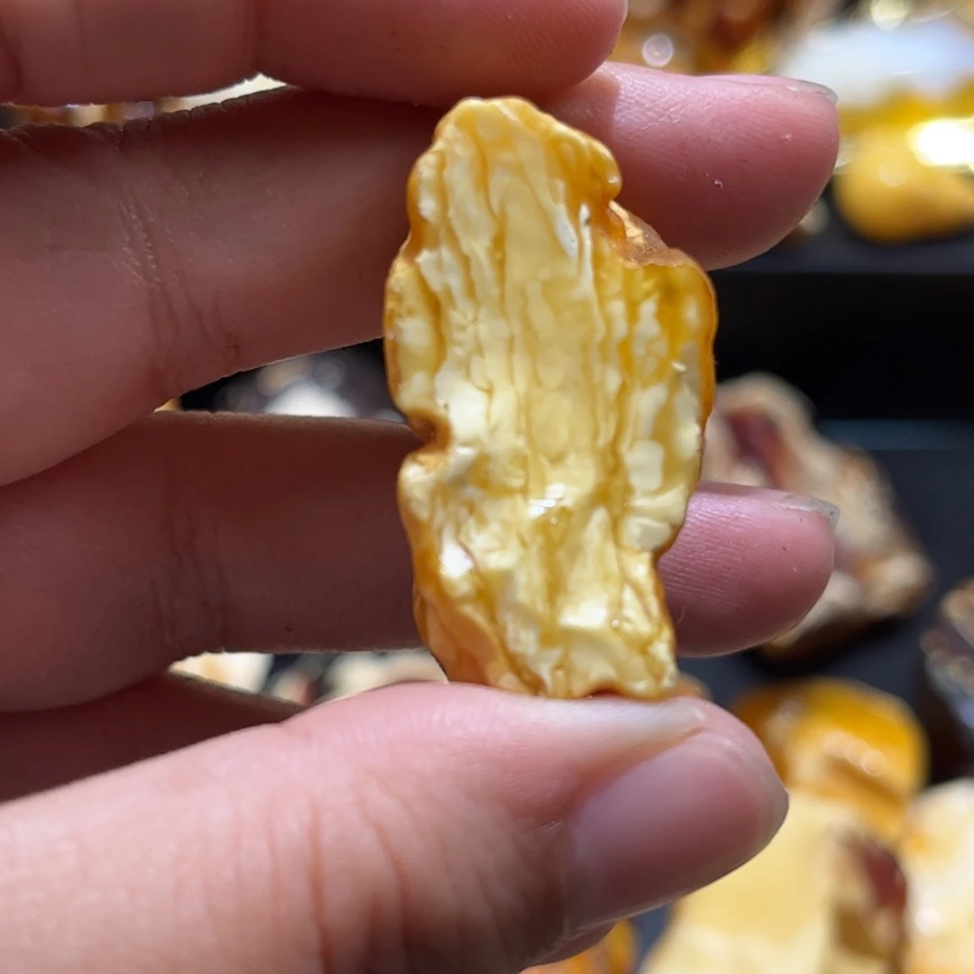 用***1定制琥珀未镶嵌原石定制