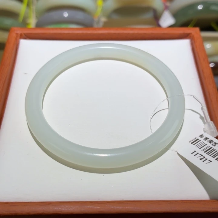 和田玉未镶嵌手镯 冰白小细条 54 55