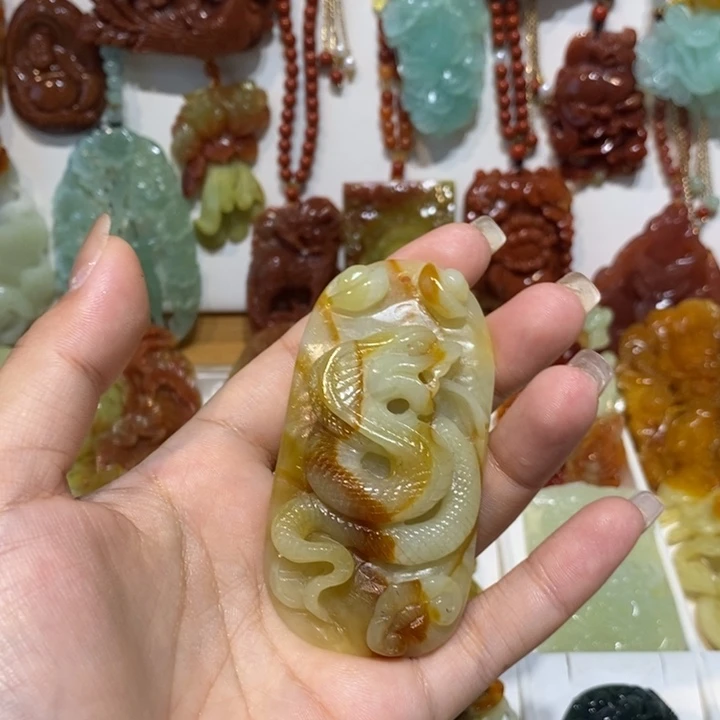未镶嵌蛇纹石玉颈饰