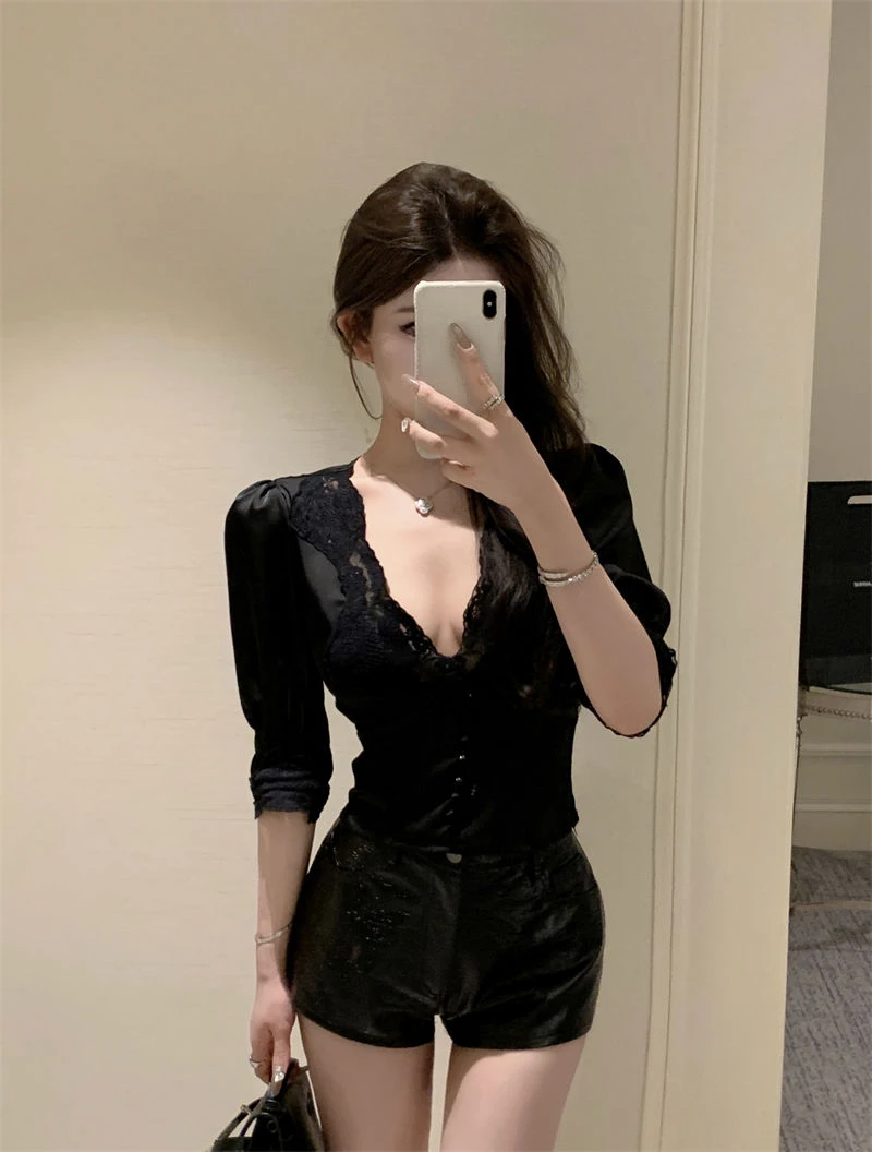 法式黑色蕾丝衫v领缎面性感蕾丝拼接衬衫女气质收腰中袖紧身衬衫