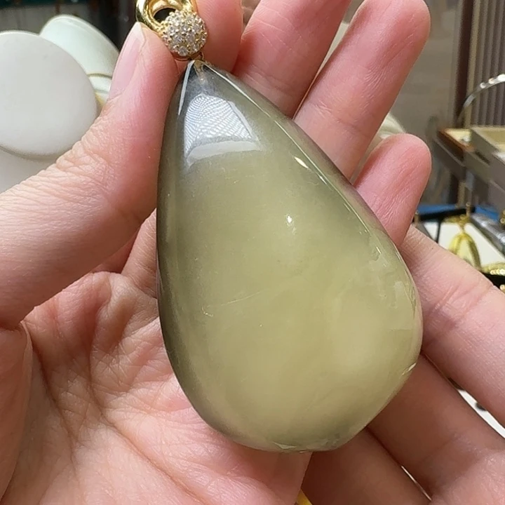 琥珀未镶嵌颈饰吊坠