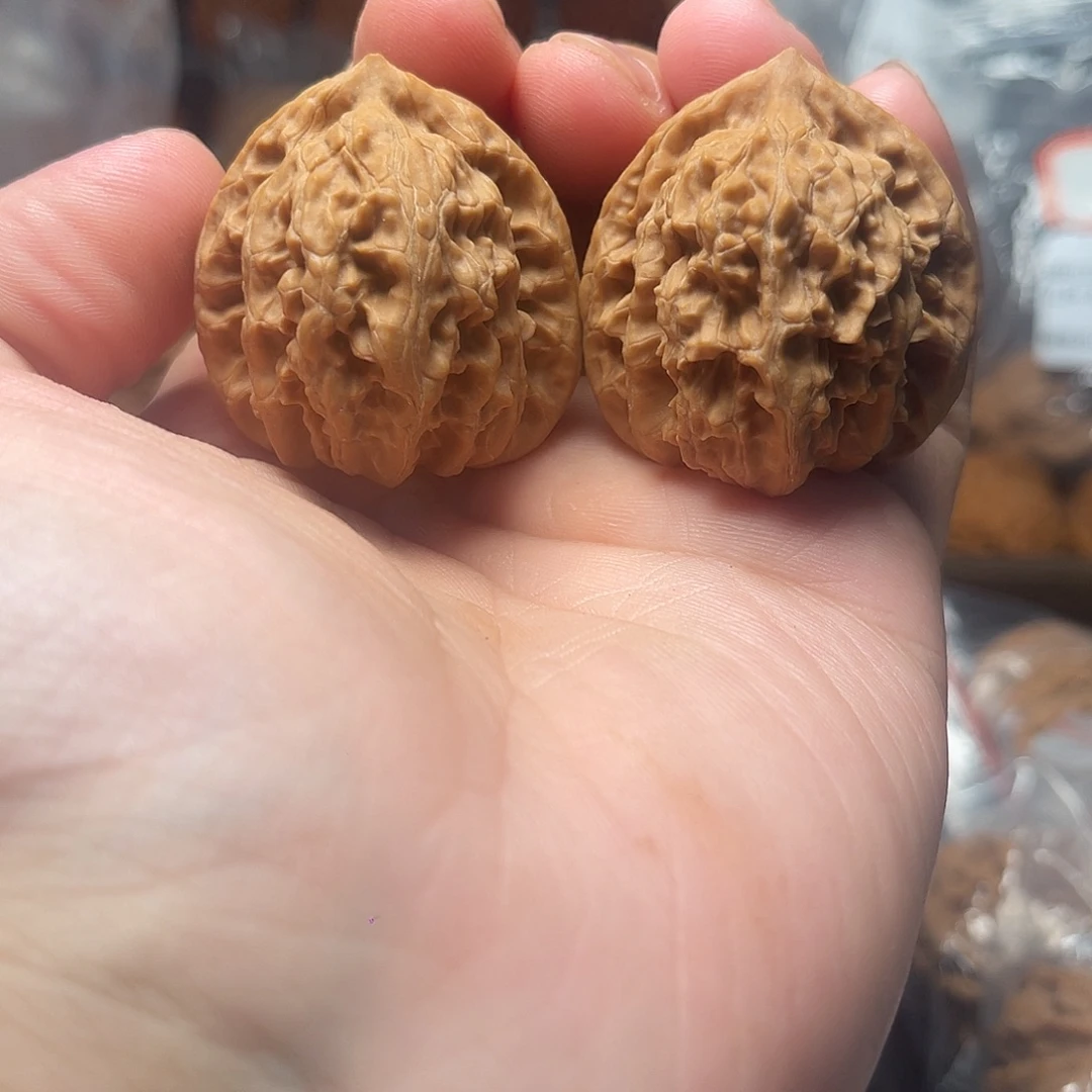 1文玩核桃盘龙虎35-093