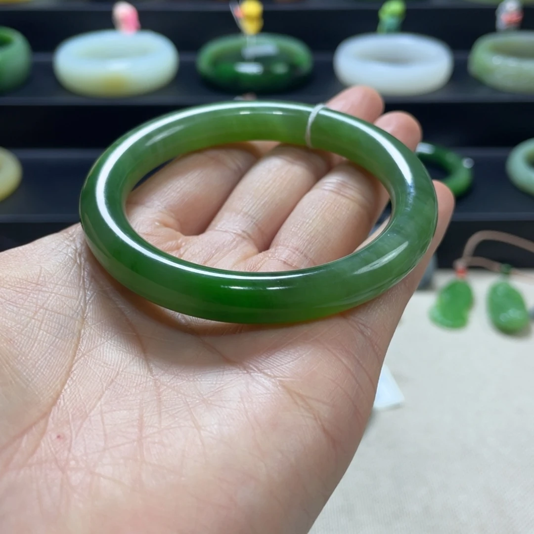 和田玉未镶嵌手镯（圆镯）俄碧阳绿