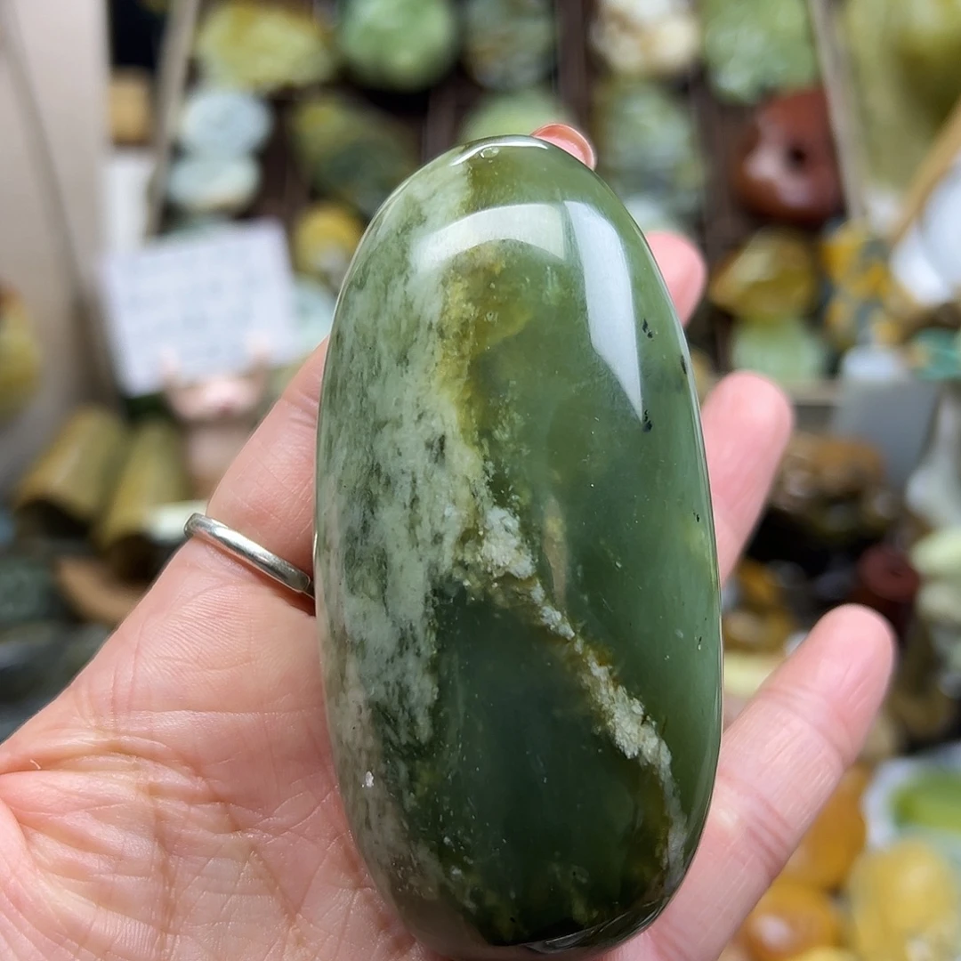 岫玉未镶嵌颈饰岫玉青提手玩
