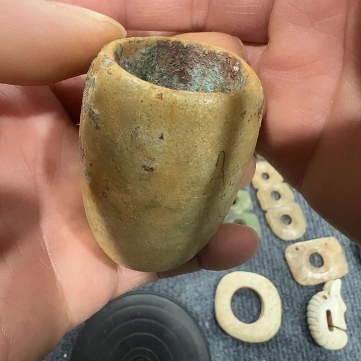 透闪石质玉未镶嵌挂件