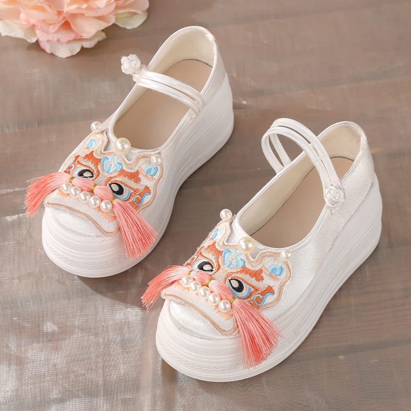 复古虎头鞋春季厚底小白鞋新中式百搭绣花鞋一字扣单鞋国风汉元素