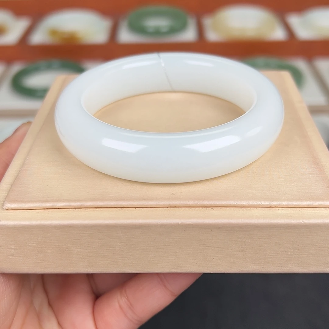 和田玉未镶嵌手镯白玉