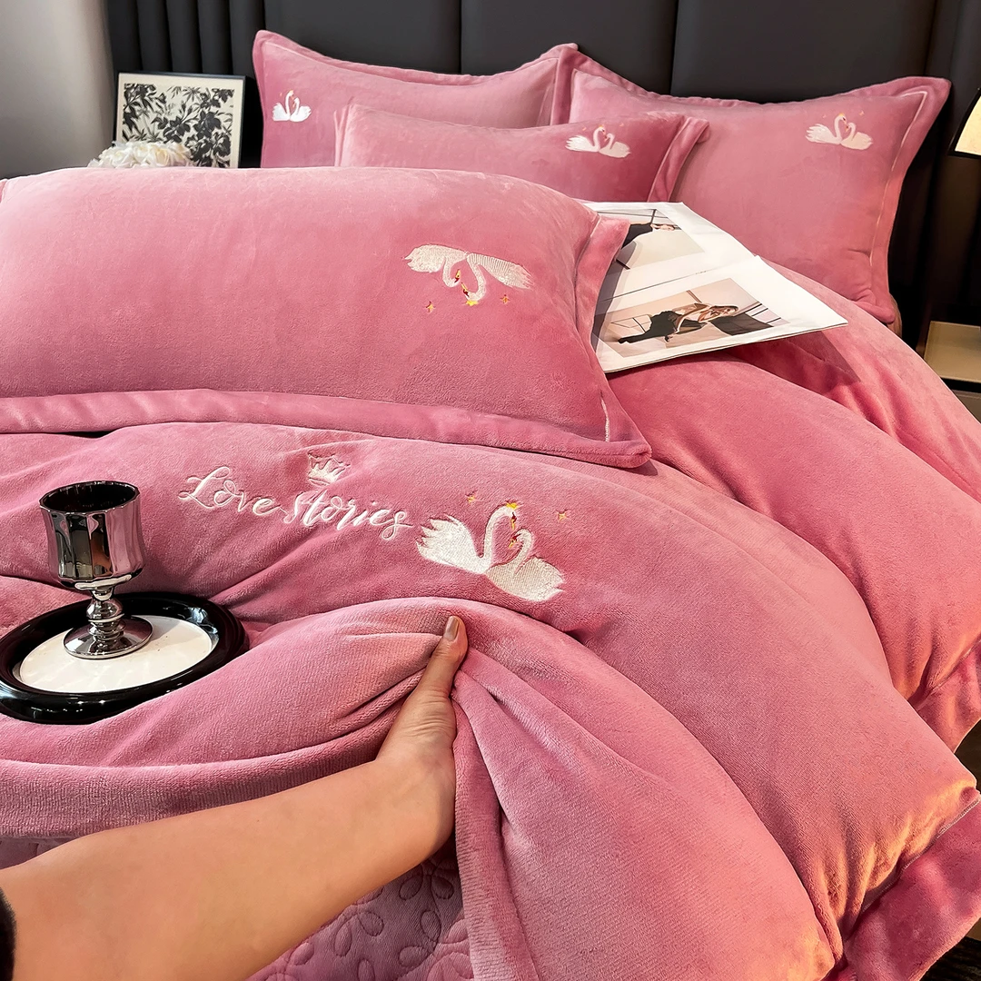 【12-13斤床盖款】高档纯色刺绣牛奶绒床盖四件套保暖双面床单被套