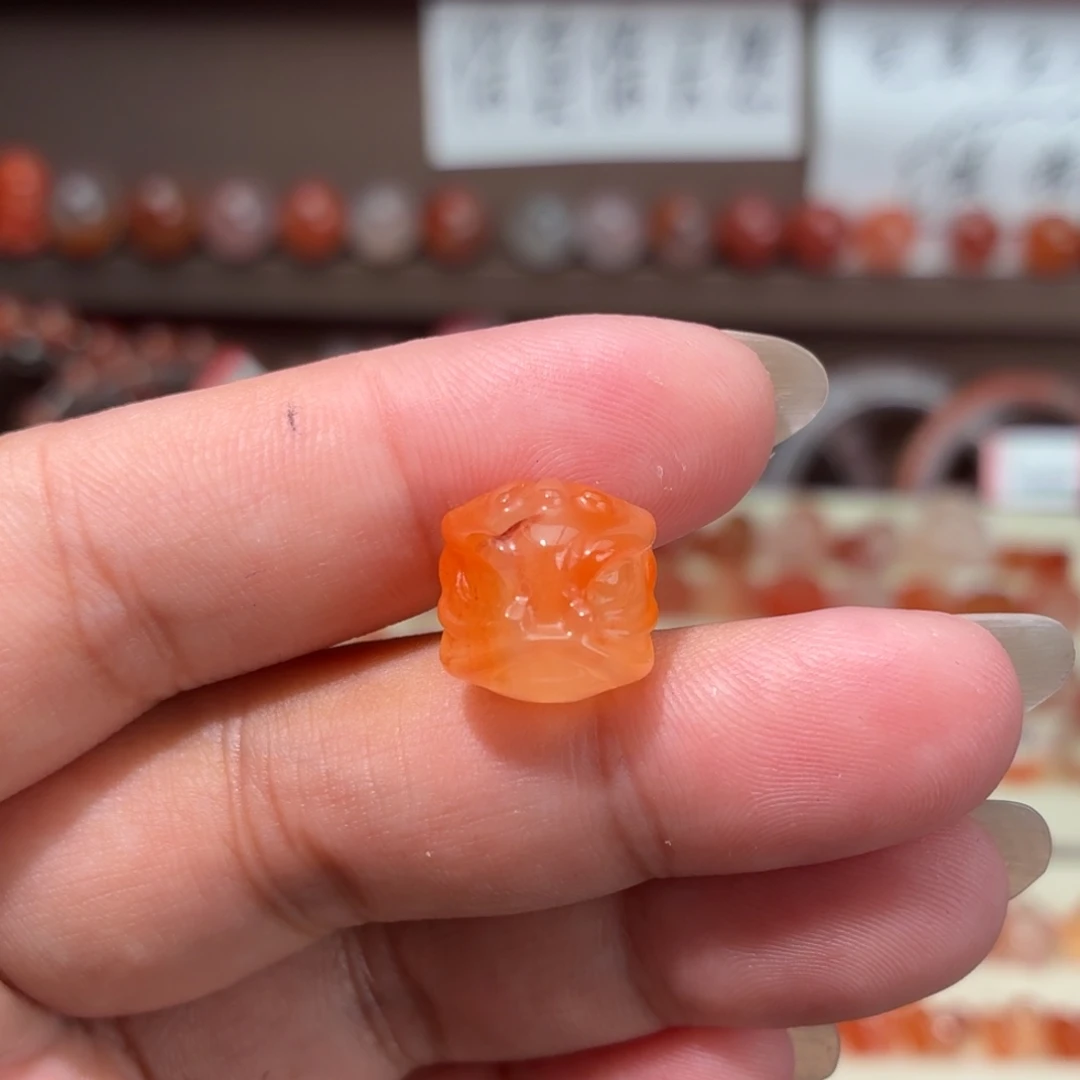 南红玛瑙未镶嵌川料通孔醒狮头