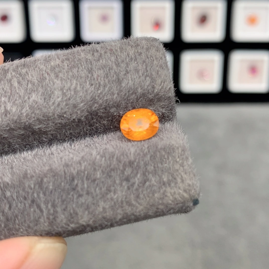 裸石未镶嵌石榴石（芬达石）1.52克拉