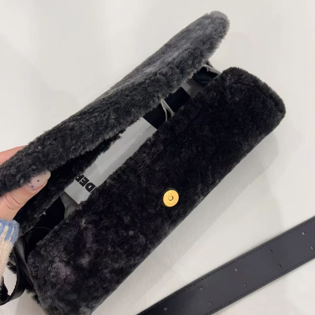 未使用 MaxMara jil sander fid 毛绒圆通包包