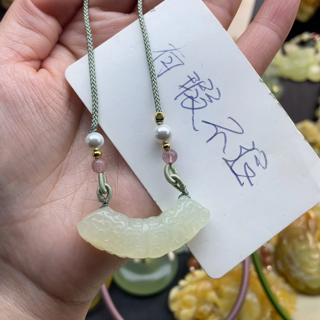 蛇纹石玉颈饰未镶嵌