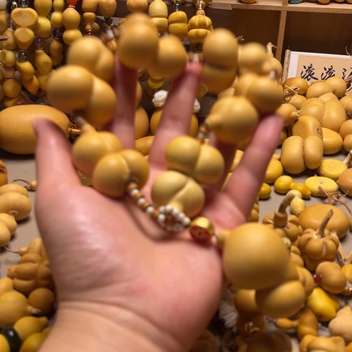 金蟾手持葫芦葫芦