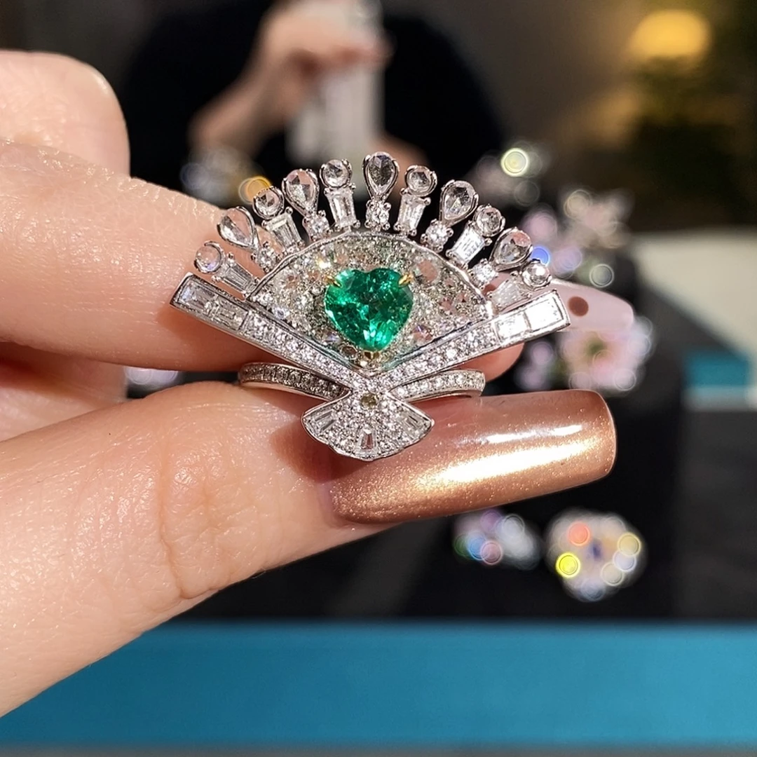 18K金镶嵌祖母绿戒指0.92ct