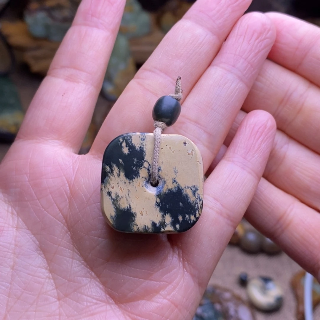 博***常岫岩河磨玉（透闪石质玉）未镶嵌挂件