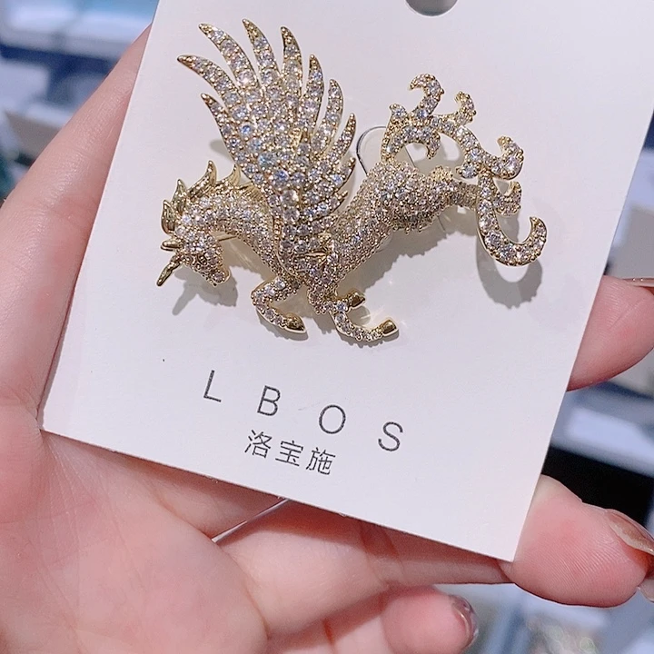 锆石铜合金小飞马胸针
