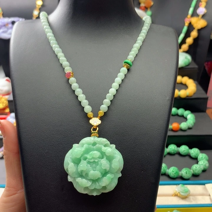 翡翠颈饰未镶嵌翡翠花