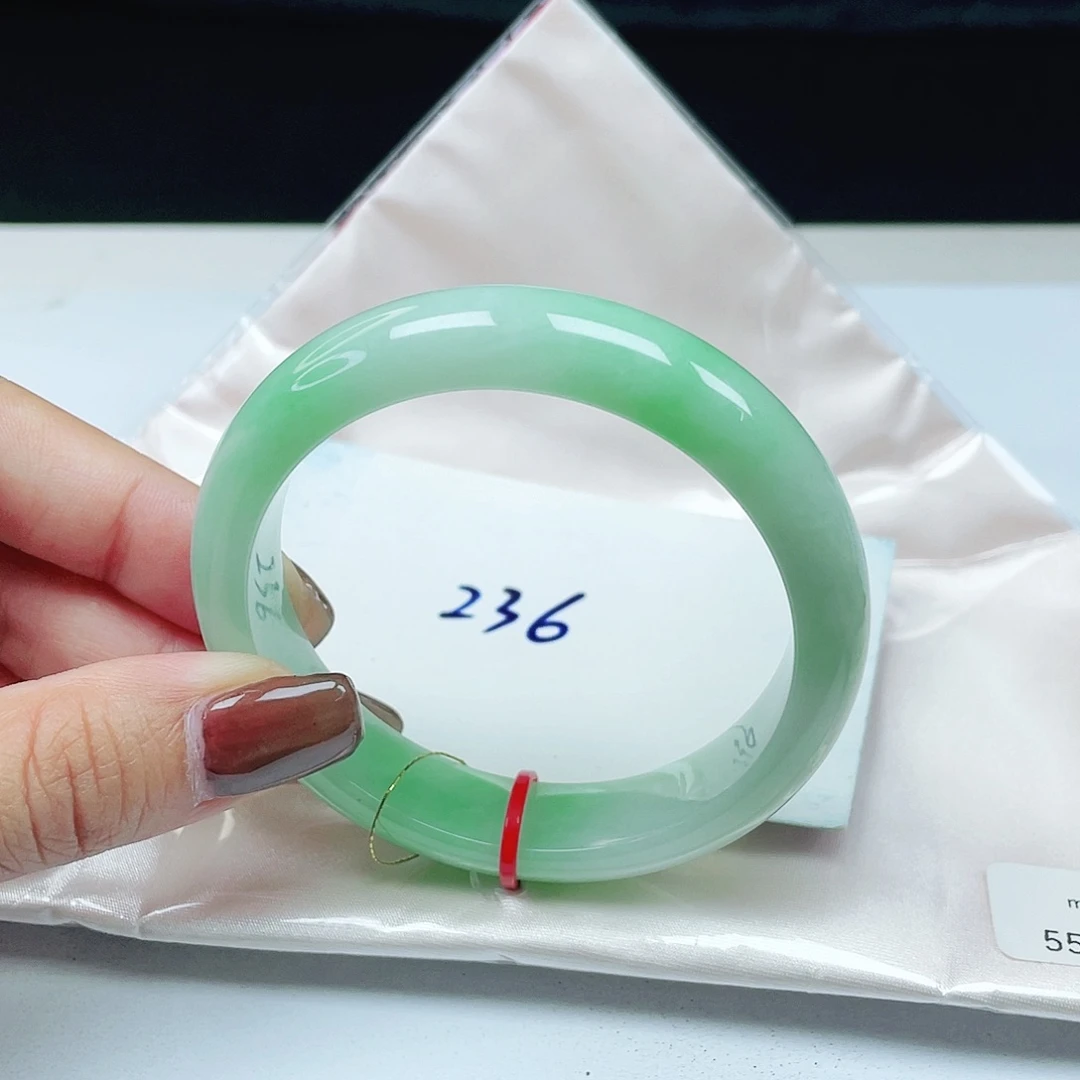 翡翠未镶嵌手镯 正圈55+