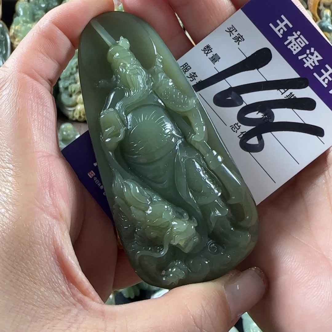 田***生透闪石质玉未镶嵌挂件