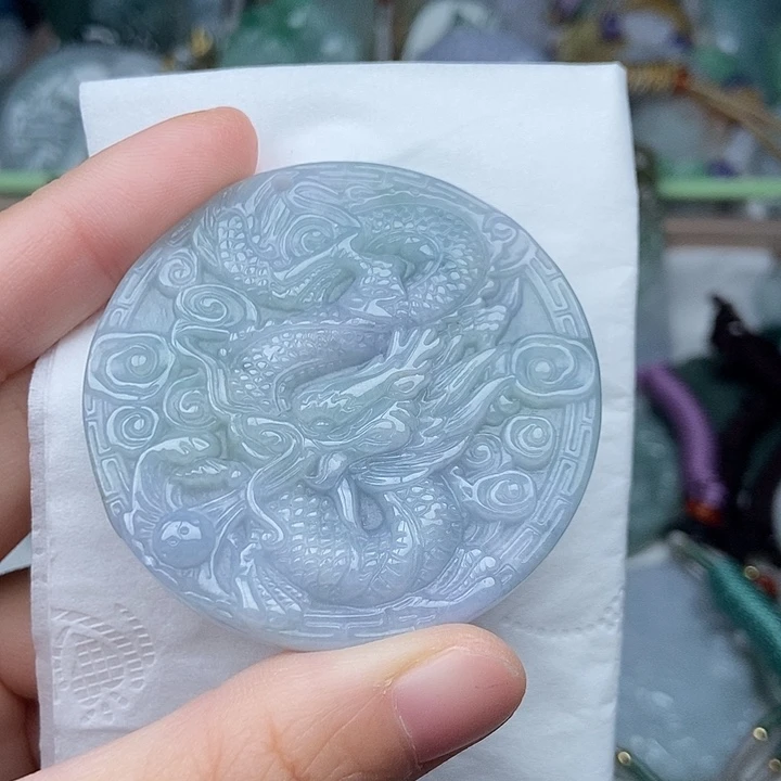小***源翡翠未镶嵌颈饰翡翠