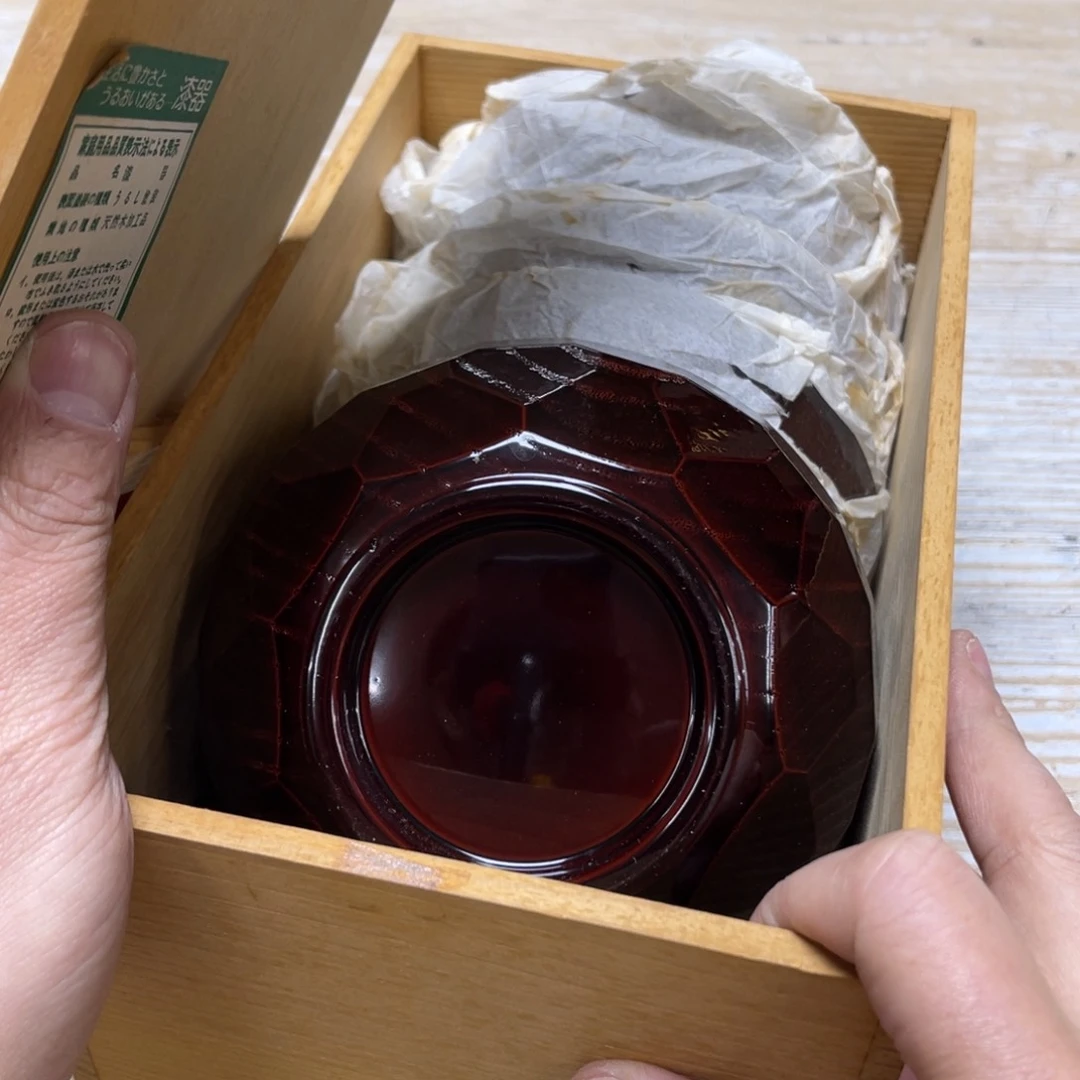 瓷片料****厨密密麻麻地排列着一个