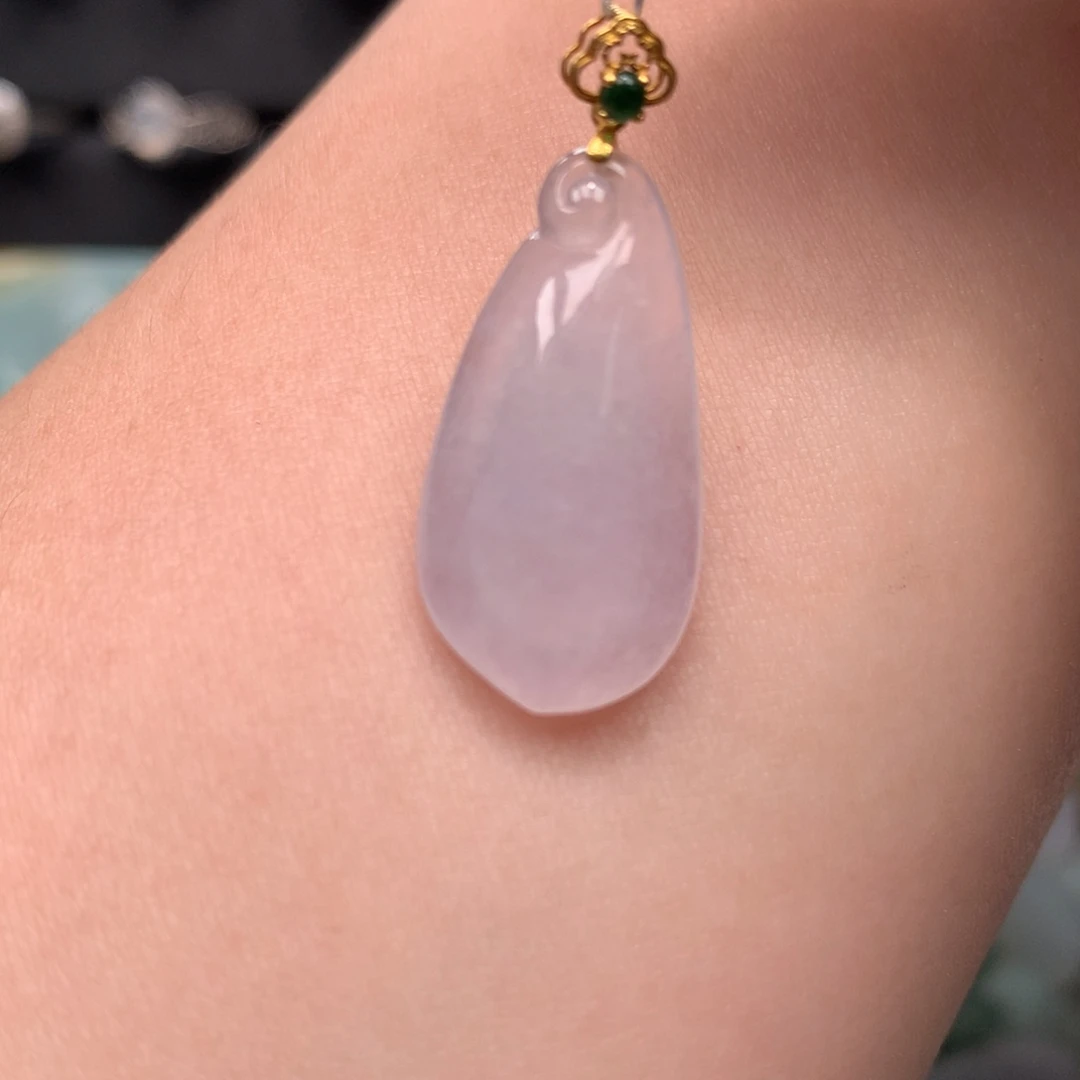 翡翠18K金镶嵌颈饰粉紫色福瓜