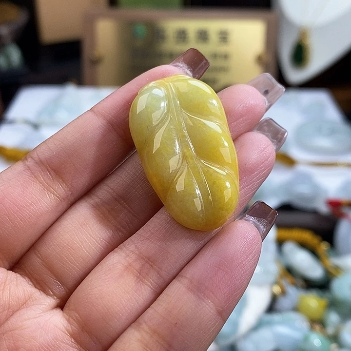 翡翠未镶嵌颈饰4523