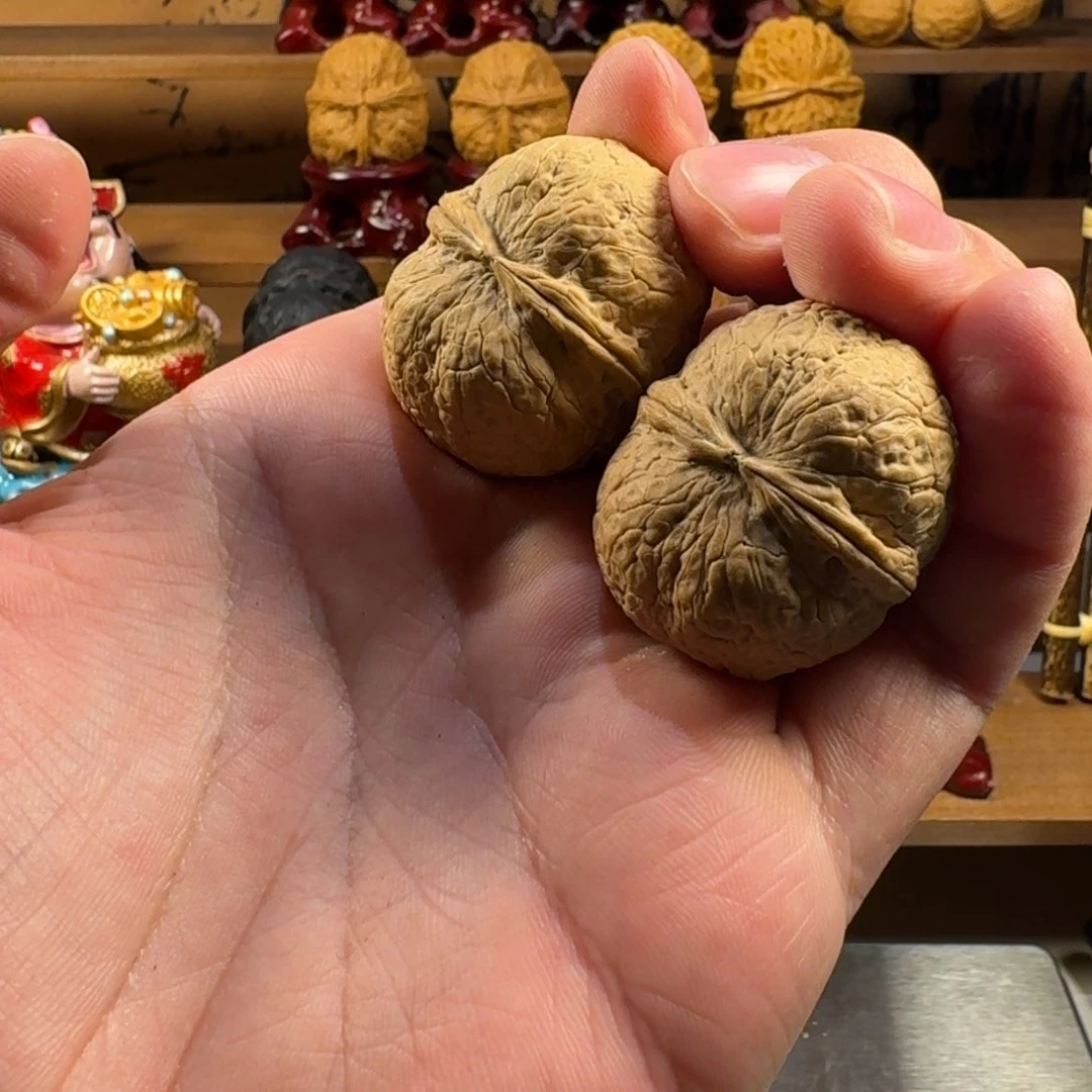 铁核桃把件鸽子蛋