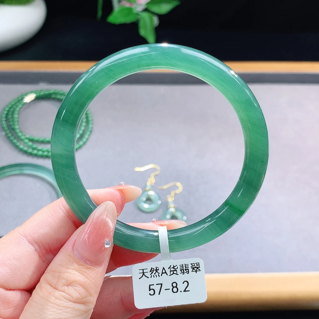 未镶嵌手镯（圆镯）翡翠