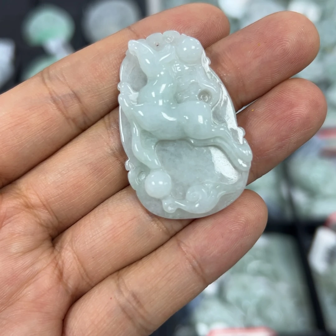 翡翠颈饰未镶嵌荷*蛋