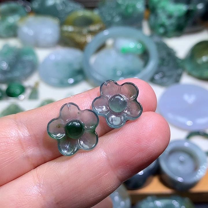 翡翠未镶嵌颈饰花