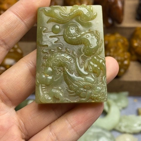 蛇纹石玉未镶嵌颈饰125