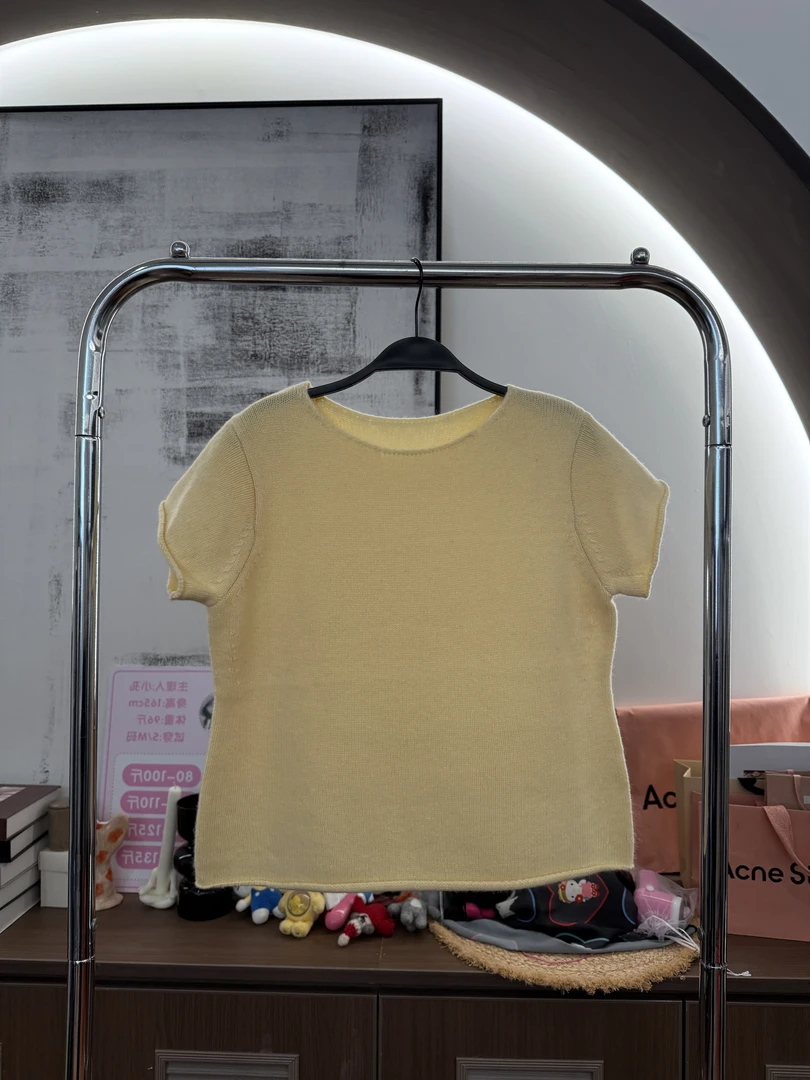 孔一粒N8326短款毛衣