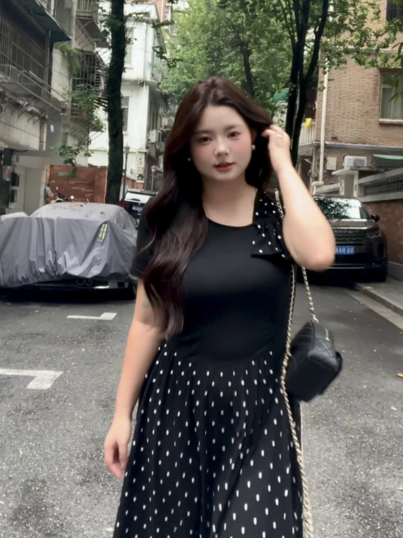 【王葡萄专属】微胖mm纯欲辣妹风波点斜领老钱风松弛感连衣裙显瘦裙