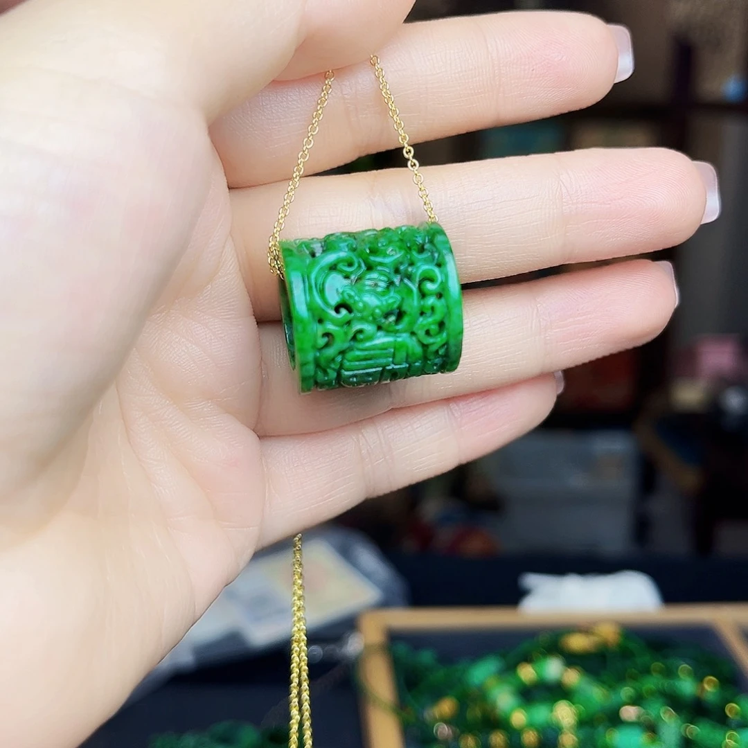 翡翠未镶嵌颈饰多样性