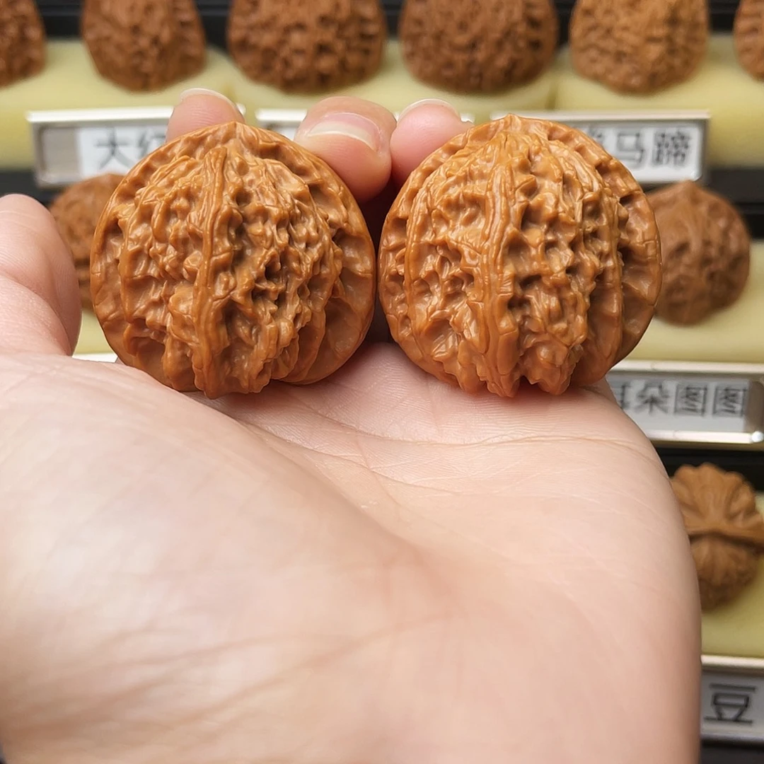 文玩核桃吊坠三角白38尺973