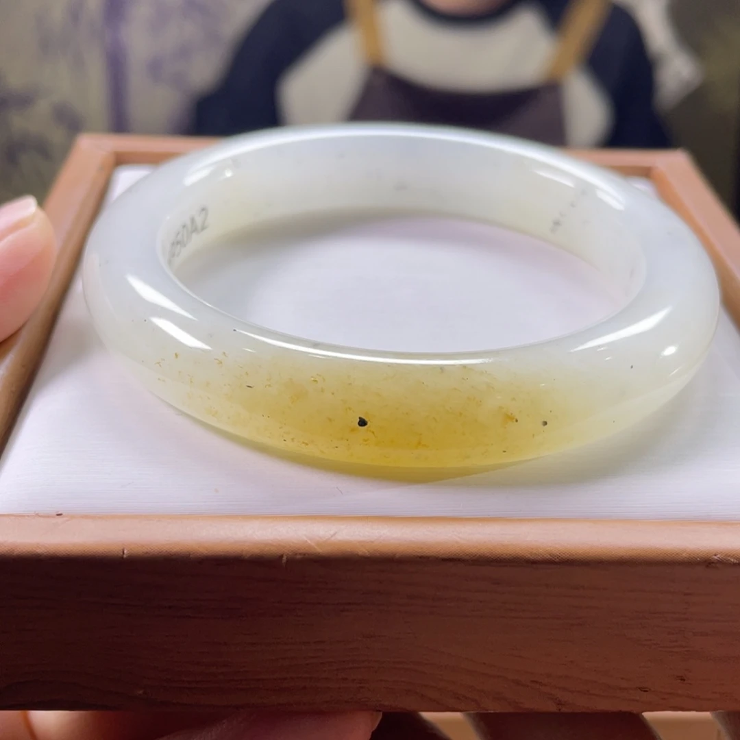 和田玉未镶嵌手镯57圈