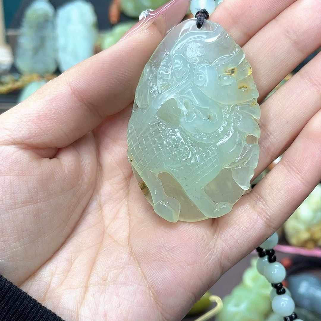 蛇纹石玉颈饰未镶嵌