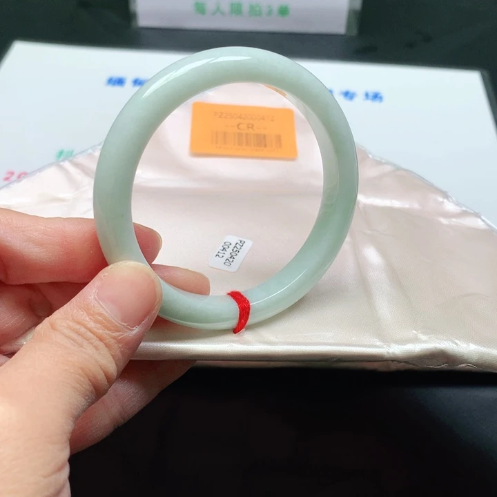 翡翠未镶嵌手镯