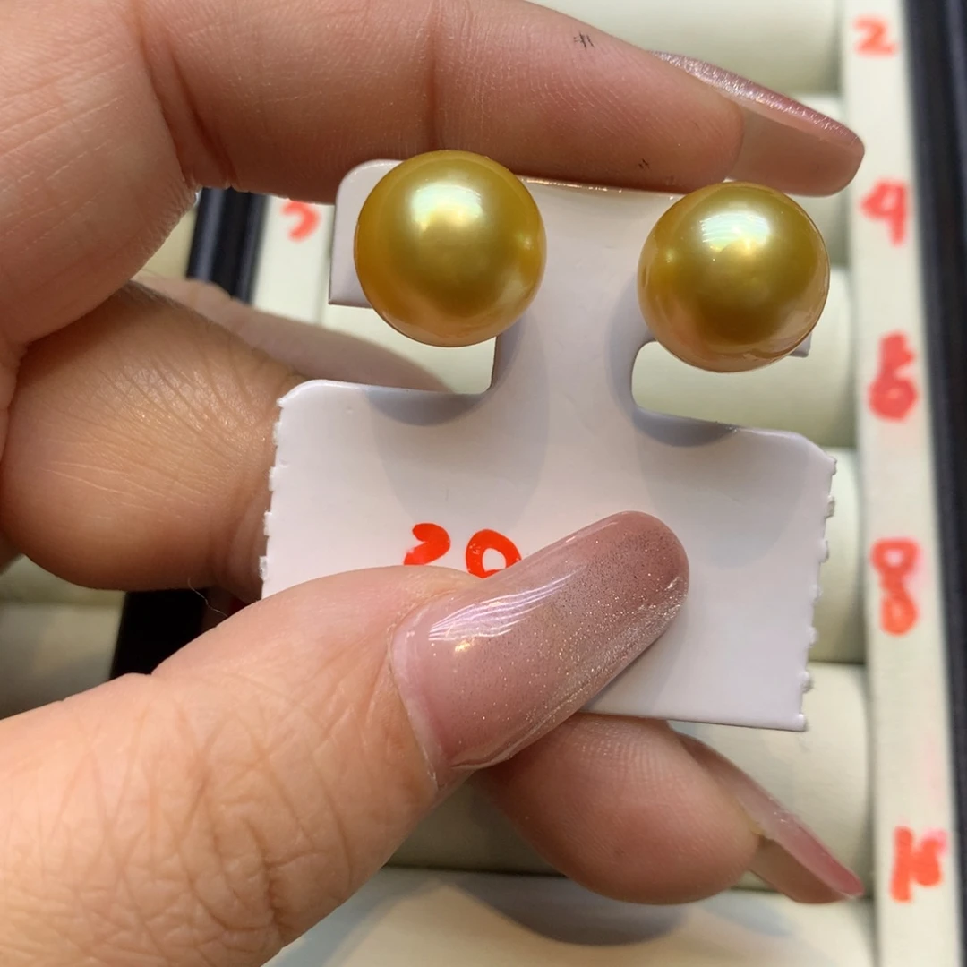 18K金镶嵌耳钉海水珍珠