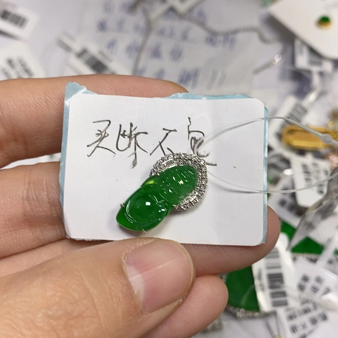 【闪购商品】颈饰18K金镶嵌翡翠吉****吊坠