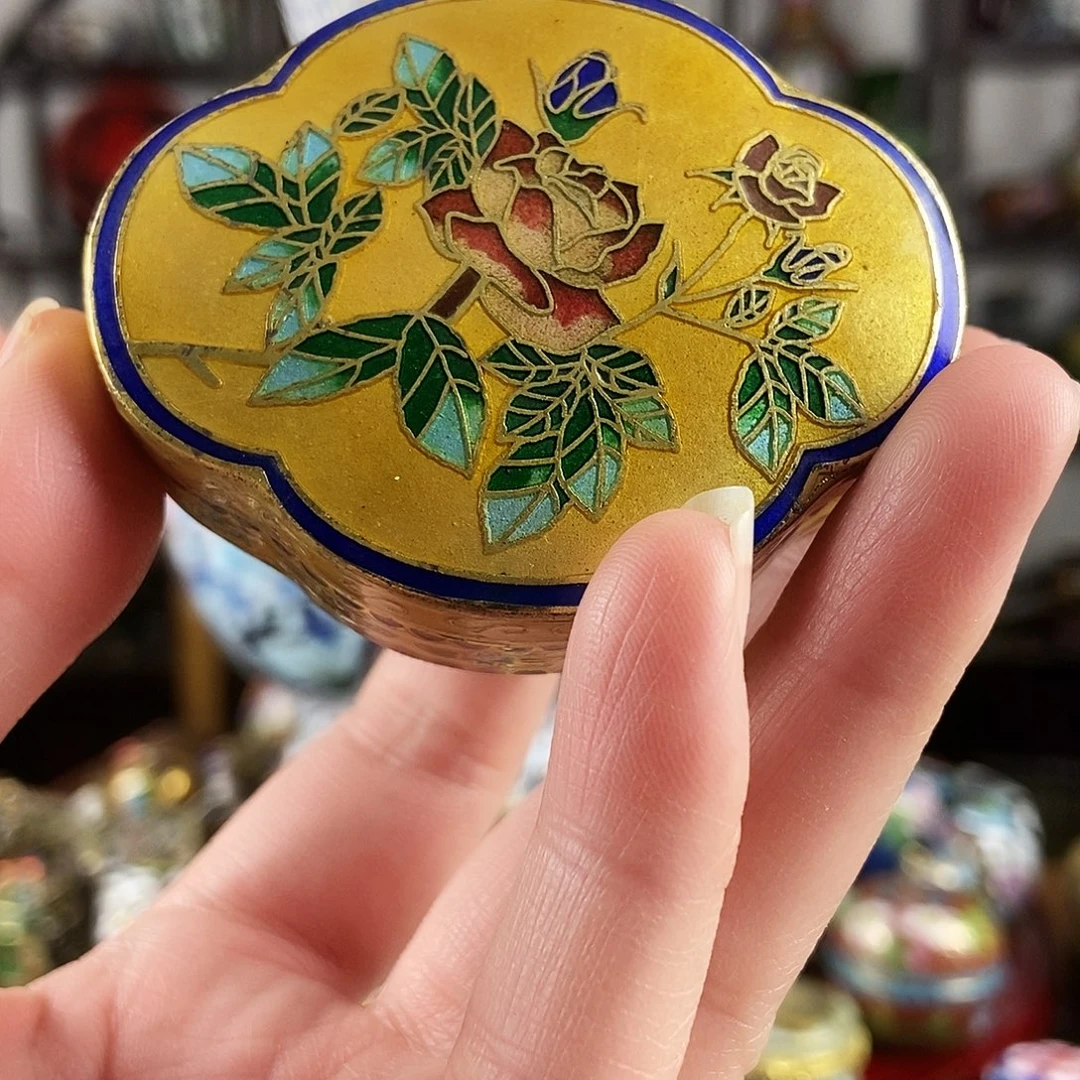 海***虹铜景泰蓝粉盒一个老货